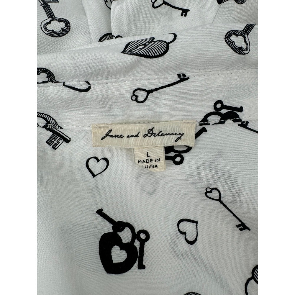 Jane and Delancey Womens Blouse Size Large White Black Heart Key Print Pleats - Picture 3 of 6